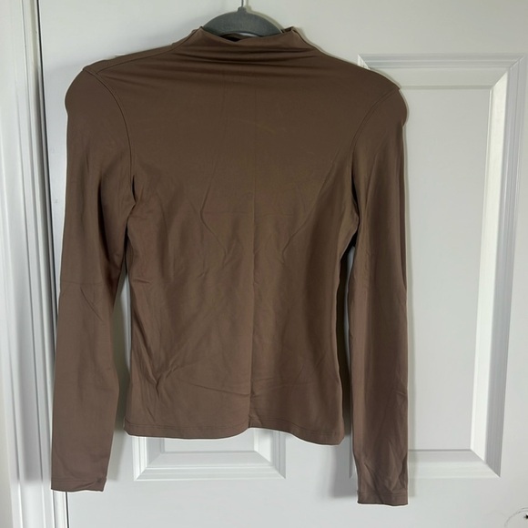 Yogalicious Size XS mock neck, long sleeve work out top - Picture 1 of 7